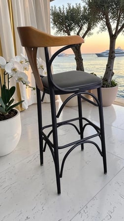 Shelby Serisi 75 cm 1. Sınıf Siyah Metal Ayaklı 1. Sınıf Deri Minderli Bar Sandalyesi