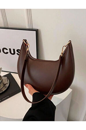 Modern Şıklığın Zarif Dokunuşu: Minimal Omuz Çanta