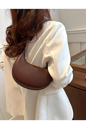 Modern Şıklığın Zarif Dokunuşu: Minimal Omuz Çanta