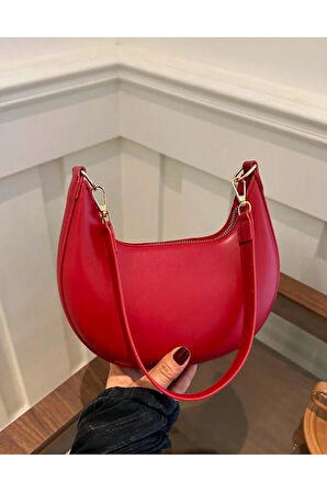 Modern Şıklığın Zarif Dokunuşu: Minimal Omuz Çanta