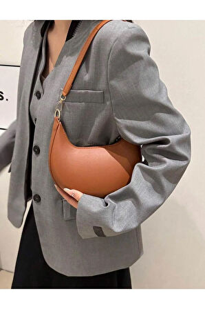 Modern Şıklığın Zarif Dokunuşu: Minimal Omuz Çanta