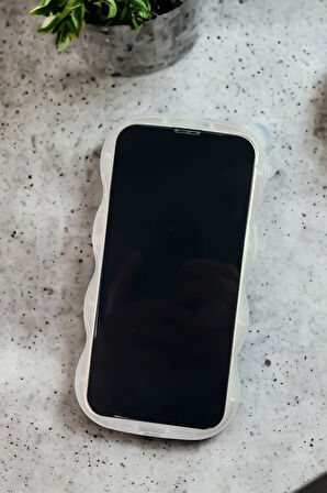 iPhone 13 - 14 Uyumlu Sünger Bob Desenli Kenar Korumalı Darbe Emici Telefon Kılıfı