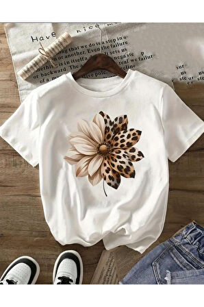 Çiçek Baskılı Kadın T-Shirt
