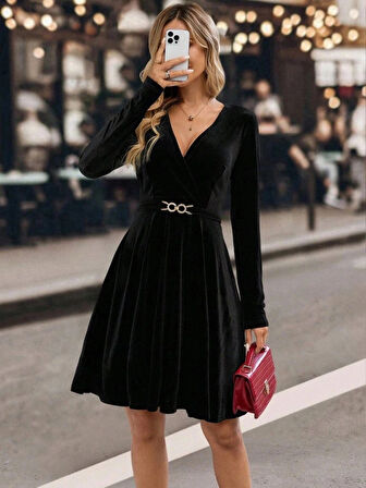 MDB Kadın Uzun Kollu Kruvaze Yakalı Toka Detaylı Mini Kadife Elbise