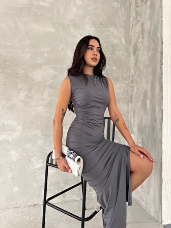 Kolsuz Yırtmaçlı Uzun Maxı Boy Elbise - Gri