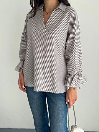 Arkası Asimetrik Yırtmaç Kesim Detaylı Cizgili Bluz Gömlek - Gri