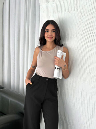 Osy Modal Yumuşak Dokulu Kumaş Bisiklet Yaka Sıfır Kol Bluz Omuz Toka Aksesuar Detaylı - Bej