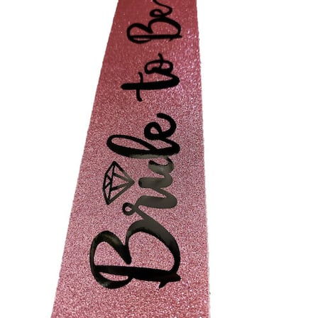 Pembe Üzeri Siyah İtalik Alyanslı Bride To Be Yazılı Simli Işıltılı Kuşak Kemer 10 cm Genişlik -MİRAYLİFE