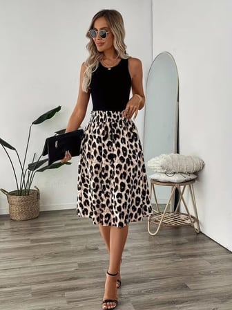 Kadın Askılı Yuvarlak Yakalı Viskon Bluz ve Leopar Desenli Önü Düğmeli Midi Etek Ikili Takım