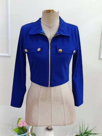 Kadın Uzun Kollu Yakalı Süs Cep Detaylı Fermuarlı Kısa Ithal Krep Ceket Saks Mavi 2XL/3XL