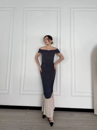 MODA ŞEHRİ Striptiz Omuzlu Uzun Elbise- Füme