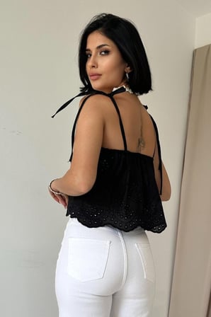 MODA ŞEHRİ Siyah Bağcıklı Brode Bluz