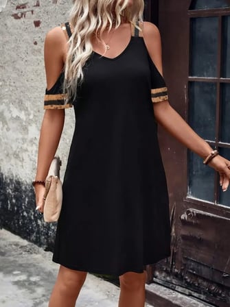 MODA ŞEHRİ Kadın Askılı V Yakalı Omuzlardan Açık Kısa Viskon Elbise