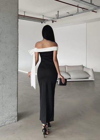 MODA ŞEHRİ Kadın Omuz Dekolte Beyaz Kurdele Detay Uzun Krep Elbise