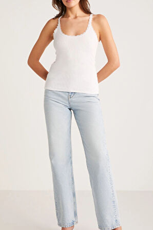 Kadın Beyaz Normal Kalıp Dantel Detalı Ince Askılı Oyuk Yaka Atlet