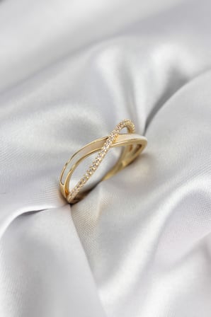 Zirkon Taşlı Sarmal Sedefli Gold Renk Kadın Yüzük TJ-BYK3927