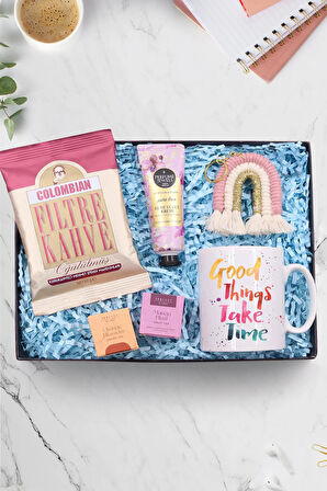 Motto Kupa & Colombian Filtre Kahve & Gökkuşağı Anahtarlık & Krem & 2'li Bitki Çayı Hediye Seti