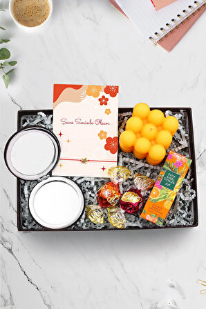 Şans Bilekliği & Turuncu Bubble Mum & Mini Kolonya & Ayna & 2'li Lavi Çikolata Hediye Seti