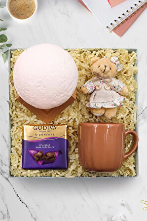 Ay Gece Lambası & Kahverengi Kupa & Godiva Çikolata & Mini Elbiseli Ayıcık Anahtarlık Hediye Seti