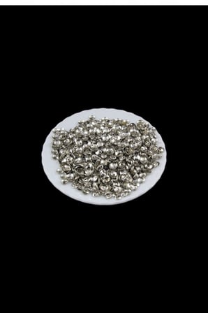 6 mm Bombeli Gümüş Çift Delikli Pirinç Pul Payet (30 Gr 260 Adet)