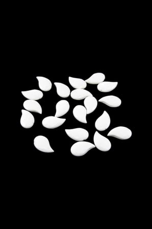 Damla Desen 30x17 mm Beyaz İçten Delikli Takı Boncuk (15 Adet)