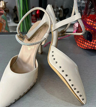 METAL DETAYLI ÇOK RAHAT ÇOK ŞIK BİLEKTEN TAŞLI SPOR ŞIKLIK GECE-GÜNDÜZ İÇİN ABİYE AYAKKABI