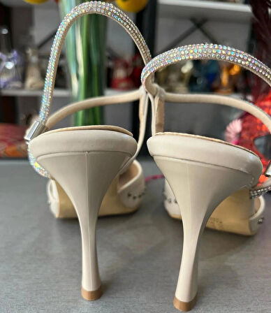 METAL DETAYLI ÇOK RAHAT ÇOK ŞIK BİLEKTEN TAŞLI SPOR ŞIKLIK GECE-GÜNDÜZ İÇİN ABİYE AYAKKABI