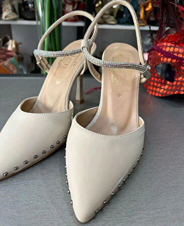 METAL DETAYLI ÇOK RAHAT ÇOK ŞIK BİLEKTEN TAŞLI SPOR ŞIKLIK GECE-GÜNDÜZ İÇİN ABİYE AYAKKABI