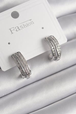 Mey İthalat® Pirinç Gümüş Renk Zirkon Taşlı Yarım Halka Model Kadın Küpe