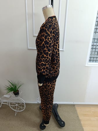 twomeey Kadın Leopar Desen V Yaka Bluz ve Bağcıklı Pantolon İki İplik Kumaş Takım