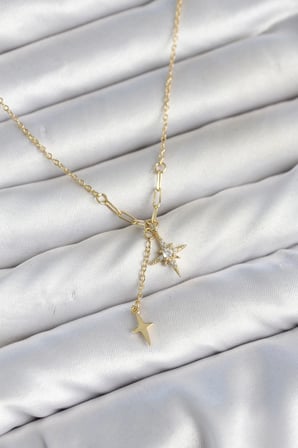 Mey İthalat® Pirinç Gold Renk Zirkon Taşlı Minimal Sallantılı Kutup Yıldızı Model Kadın Kolye
