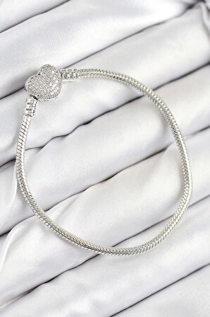 CEYLAN ADAM Pirinç Charm Zirkon Taşlı Kalp Model Gümüş Renk Kadın Bileklik