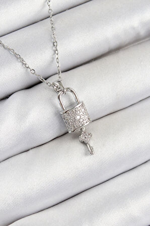 CEYLAN ADAM 316L Çelik Zirkon Taşlı Kilit Ve Sallantılı Anahtar Model Gümüş Renk Kadın Kolye