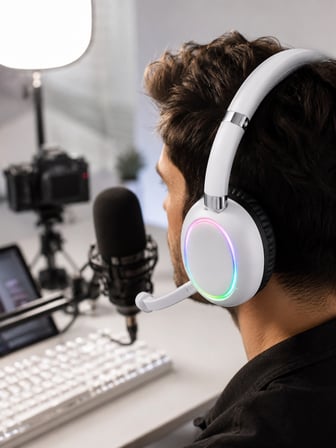 Mey İthalat Beyaz Bluetooth 5.0 Mikrofonlu Kablosuz Kulak Üstü Kulaklık RGB Işıklı Type-C Şarjlı