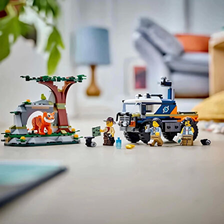 CEYLAN ADAM   LEGO City Orman Kaşifinin Arazi Kamyonu 60426