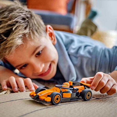 CEYLAN ADAM   LEGO City McLaren Yarış Arabalı F1 Sürücüsü 60442