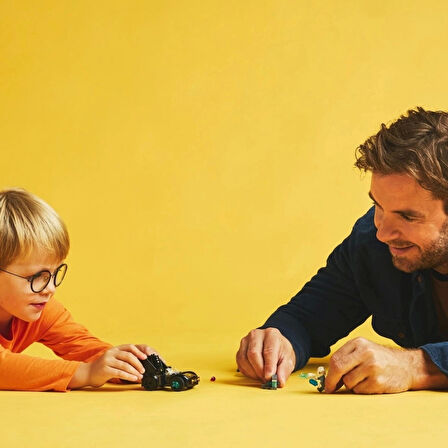 CEYLAN ADAM   LEGO DC Batman: Batman ve Batmobile, Mr. Freeze’e Karşı Araç Oyun Seti 76301