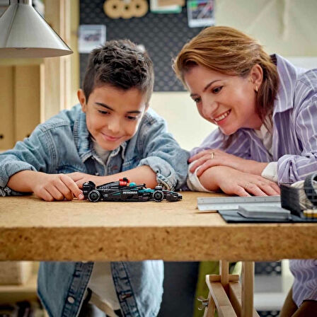 CEYLAN ADAM  LEGO Speed Champions Mercedes-AMG F1 W15 Yarış Arabası