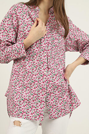 Kırmızı V Yakalı Ve Desenli Gömlek