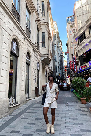 Bej Ceket Ve Şort Takım