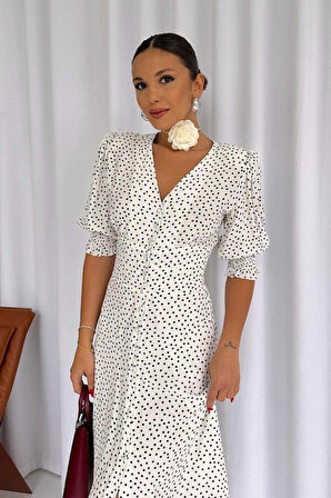 Beyaz Arka Ve Bel Ucu Gipeli Elbise