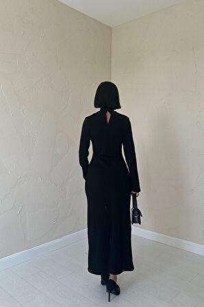 Siyah Omzu Güllü Düz Elbise