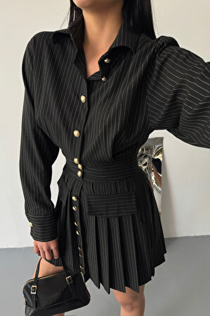 ÖNDEN GOLD DÜĞMELİ PİLELİ KISA ELBİSE - Siyah