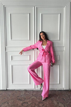 Pembe Beli Kuşaklı Ceket Ve Pantolon Parlak Takım