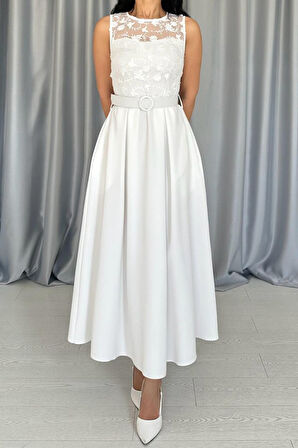 Beyaz Önü Dantel Detaylı Kemerli Elbise