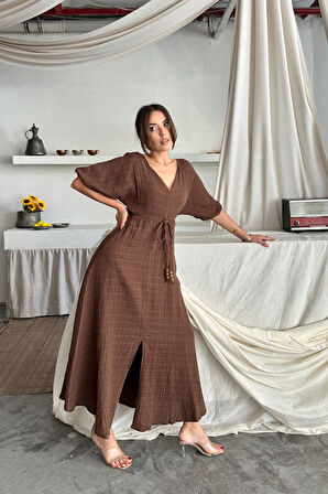 V YAKA BEL BONCUK BAĞLAMALI MÜSLİN ELBİSE YIRTMAÇ DETAYLI - Kahverengi