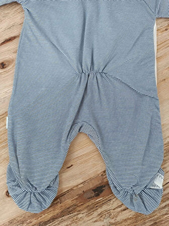 0-3 3-6 Ay Papyonlu Çizgi Desen Çıtçıt Kapama Kasketli Erkek Bebek Tulumu Lacivert