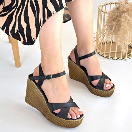 Minna Siyah Cilt Dolgu Topuk Sandalet