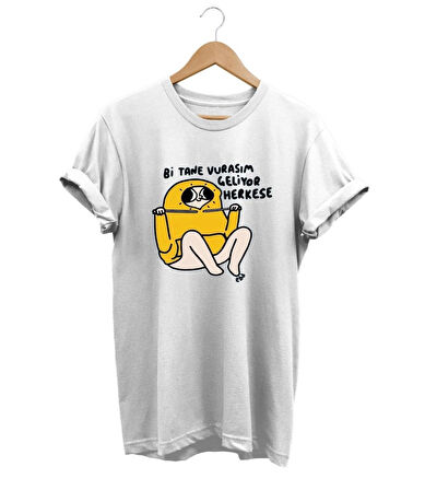 Bir tane Vurasım Geliyor Herkese T-shirt baskılı %100 pamuk Regular Fit T-shirt