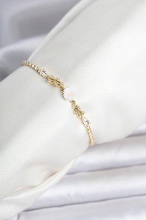 Pirinç Gold Renk Çiçek Model Su Yolu Kadın Bileklik 5886